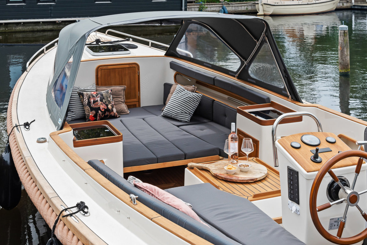 Privatboot-Fahrt mit Kapitän, 1,5h, bis 12 Gäste